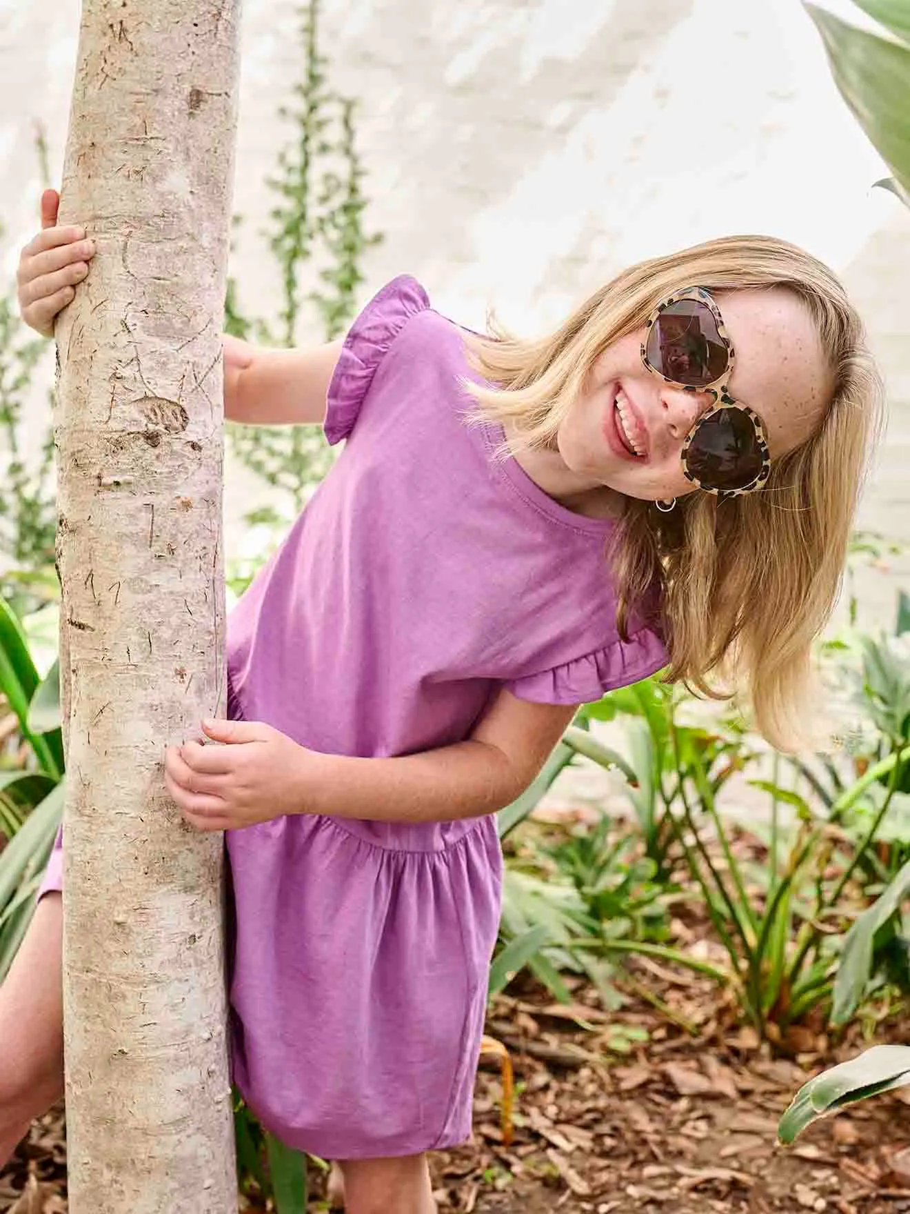 Vestido con volantes en las mangas para niña
